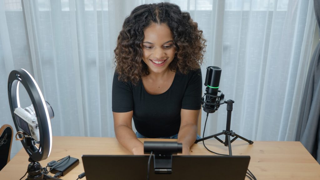 MIC TRIPOD - Simplify | Amplify